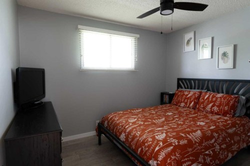 5320 12 Avenue, Edson, AB - Indoor Photo Showing Bedroom