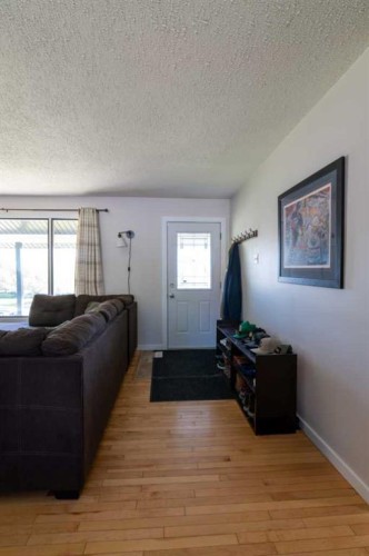 5320 12 Avenue, Edson, AB - Indoor Photo Showing Living Room