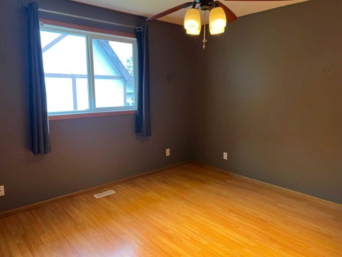 307 8 Avenue, Fox Creek, AB 