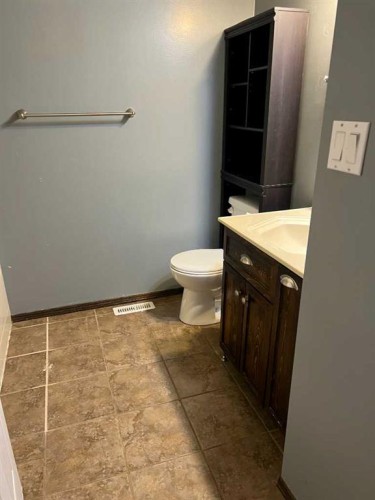 307 8 Avenue, Fox Creek, AB 