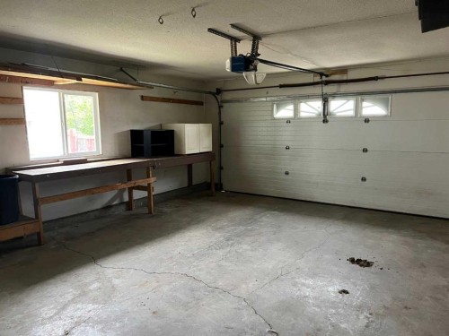 307 8 Avenue, Fox Creek, AB 