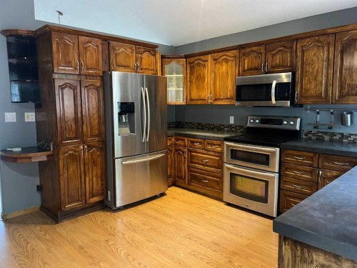 307 8 Avenue, Fox Creek, AB 