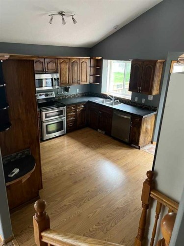 307 8 Avenue, Fox Creek, AB 