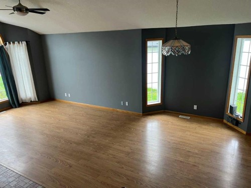 307 8 Avenue, Fox Creek, AB 