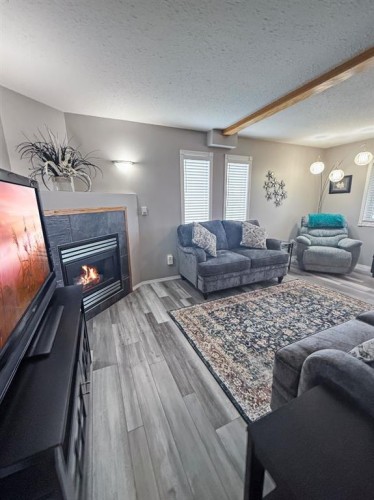 4305 47 Ave, Mayerthorpe, AB 