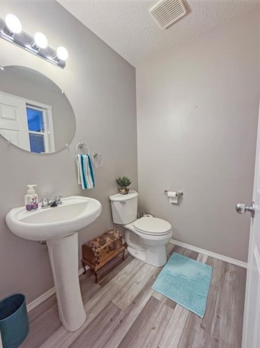 4305 47 Ave, Mayerthorpe, AB 