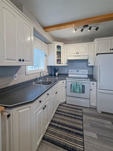 4305 47 Ave, Mayerthorpe, AB 