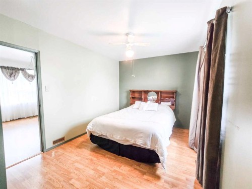 5013 51 Street, Peers, AB - Indoor Photo Showing Bedroom