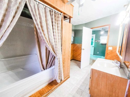 5013 51 Street, Peers, AB - Indoor