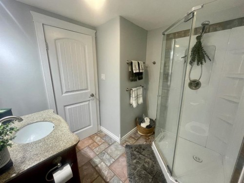 11 Bench Creek Estate, Edson, AB - Indoor Photo Showing Bathroom