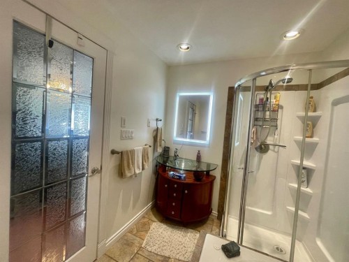 11 Bench Creek Estate, Edson, AB - Indoor Photo Showing Bathroom