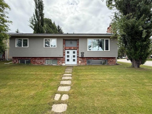 481 Mountain Street  Hinton, AB T7V 1J9