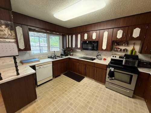 481 Mountain Street, Hinton, AB 