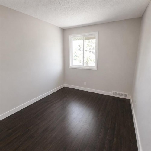 308A-5611 10 Avenue, Edson, AB 