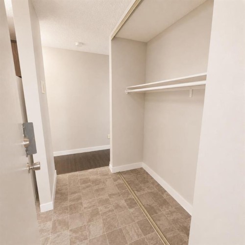308A-5611 10 Avenue, Edson, AB 