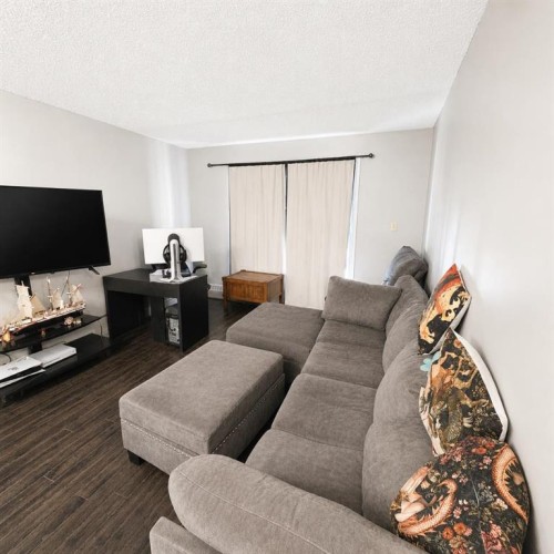 308A-5611 10 Avenue, Edson, AB 