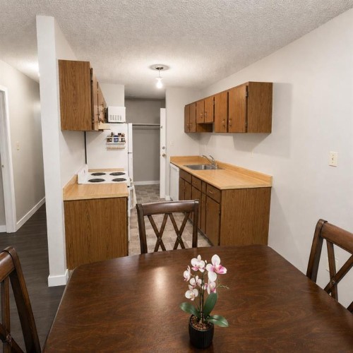 308A-5611 10 Avenue, Edson, AB 