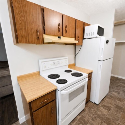 308A-5611 10 Avenue, Edson, AB 