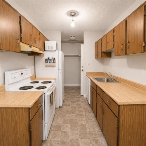 308A-5611 10 Avenue, Edson, AB 