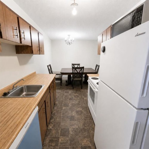 308A-5611 10 Avenue, Edson, AB 