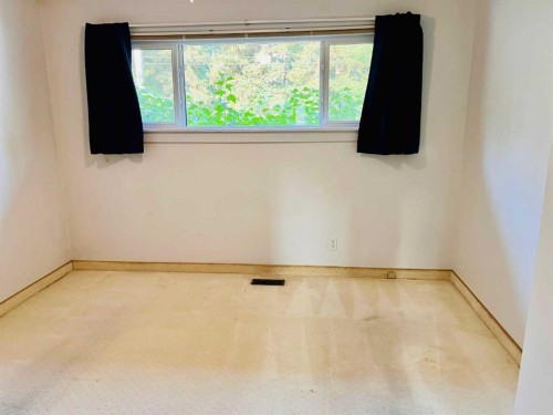 118 Dorin Drive, Hinton, AB - Indoor Photo Showing Other Room