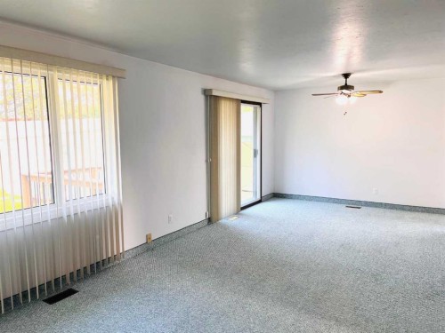 118 Dorin Drive, Hinton, AB - Indoor Photo Showing Other Room