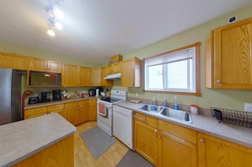 832 10 Ave, Slave Lake, AB 
