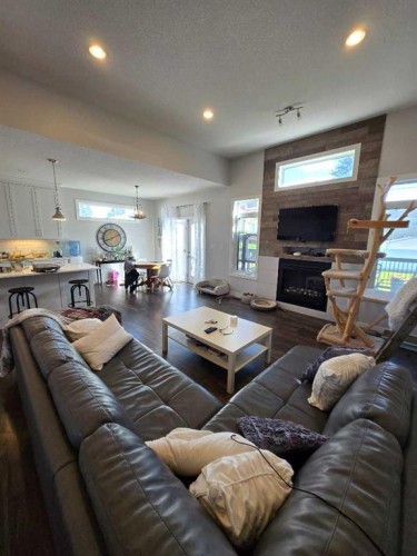 805 7 Avenue, Fox Creek, AB 