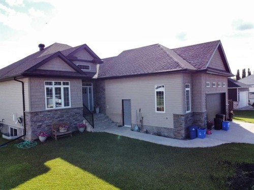 805 7 Avenue, Fox Creek, AB 