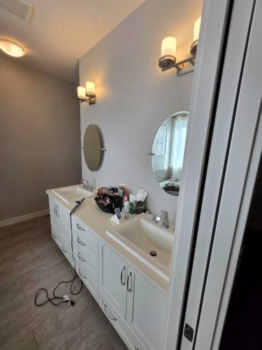 805 7 Avenue, Fox Creek, AB 