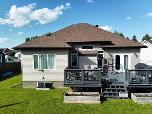 805 7 Avenue, Fox Creek, AB 