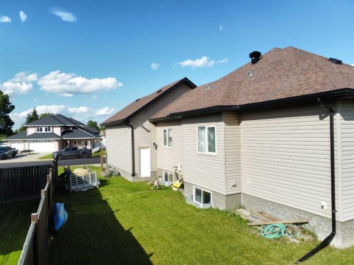 805 7 Avenue, Fox Creek, AB 