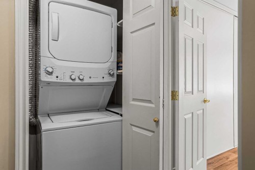 9-200 Glacier Drive, Canmore, AB - Indoor Photo Showing Laundry Room