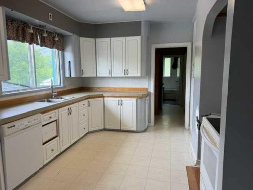 4711 5 Avenue, Edson, AB 