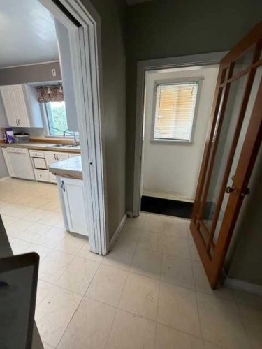 4711 5 Avenue, Edson, AB 