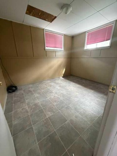 4711 5 Avenue, Edson, AB 