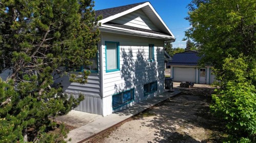 4711 5 Avenue, Edson, AB 