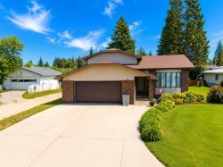 11 Virginia Avenue  Whitecourt, AB T7S 1H2