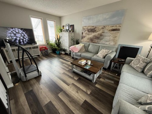 8 Harolds Hollow, Whitecourt, AB 
