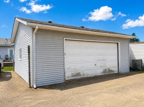 8 Harolds Hollow, Whitecourt, AB 