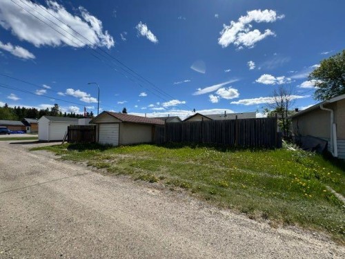 103 Erith Drive, Hinton, AB 