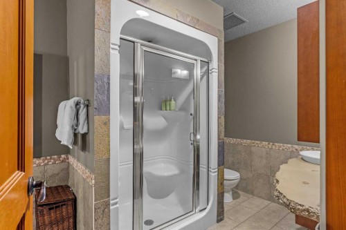 103-191 Kananaskis Way, Canmore, AB - Indoor Photo Showing Bathroom