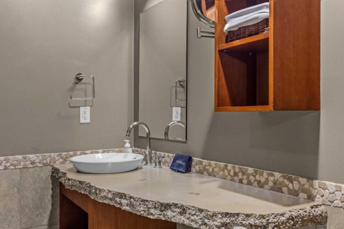 103-191 Kananaskis Way, Canmore, AB - Indoor Photo Showing Bathroom