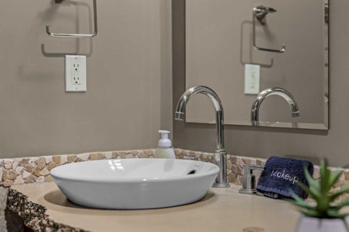 103-191 Kananaskis Way, Canmore, AB - Indoor Photo Showing Bathroom