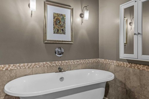 103-191 Kananaskis Way, Canmore, AB - Indoor Photo Showing Bathroom