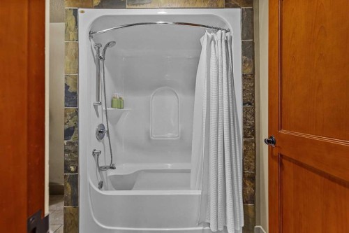 103-191 Kananaskis Way, Canmore, AB - Indoor Photo Showing Bathroom