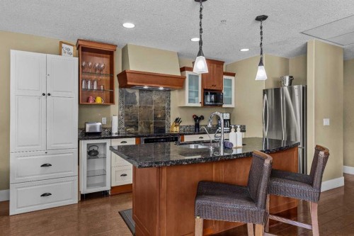 103-191 Kananaskis Way, Canmore, AB - Indoor Photo Showing Kitchen With Upgraded Kitchen