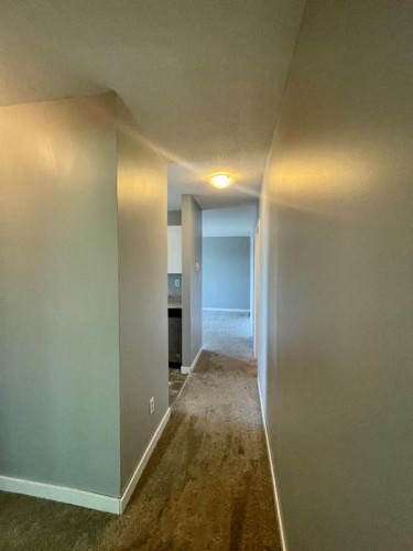 306B-5611 9 Avenue, Edson, AB - Indoor Photo Showing Other Room
