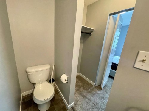 306B-5611 9 Avenue, Edson, AB - Indoor Photo Showing Bathroom
