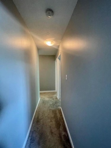 306B-5611 9 Avenue, Edson, AB - Indoor Photo Showing Other Room